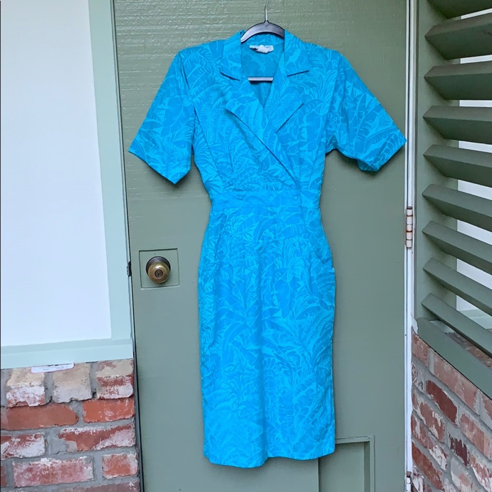 SOLD❗️VINTAGE- blue Hawaiian dress size small - Picture 3 of 8